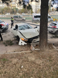 Bursa'da lüks araç böyle pert oldu