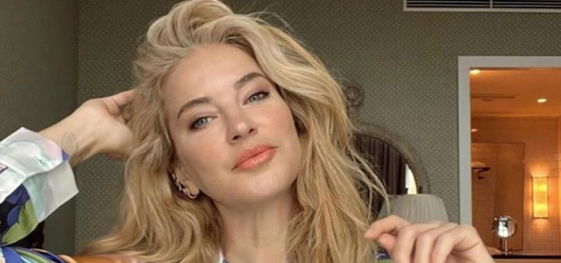 806x378-46lik-burcu-esmersoy-kurali-bozmadi-kiyafetlerini-bu-kez-de-depremzedeler-icin-satisa-cikartti-1682920957449