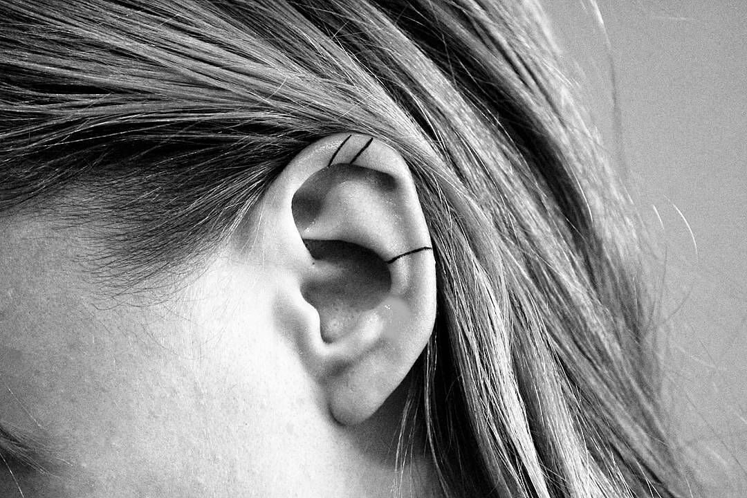 31 Tiny Ear Tattoos That Are Perfect for Minimalists