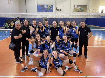Bursalı voleybolcu kızlar Türkiye şampiyonluğuna koşuyor