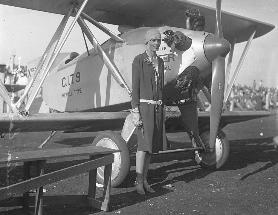 930px-Amelia_Earhart,_circa_1928