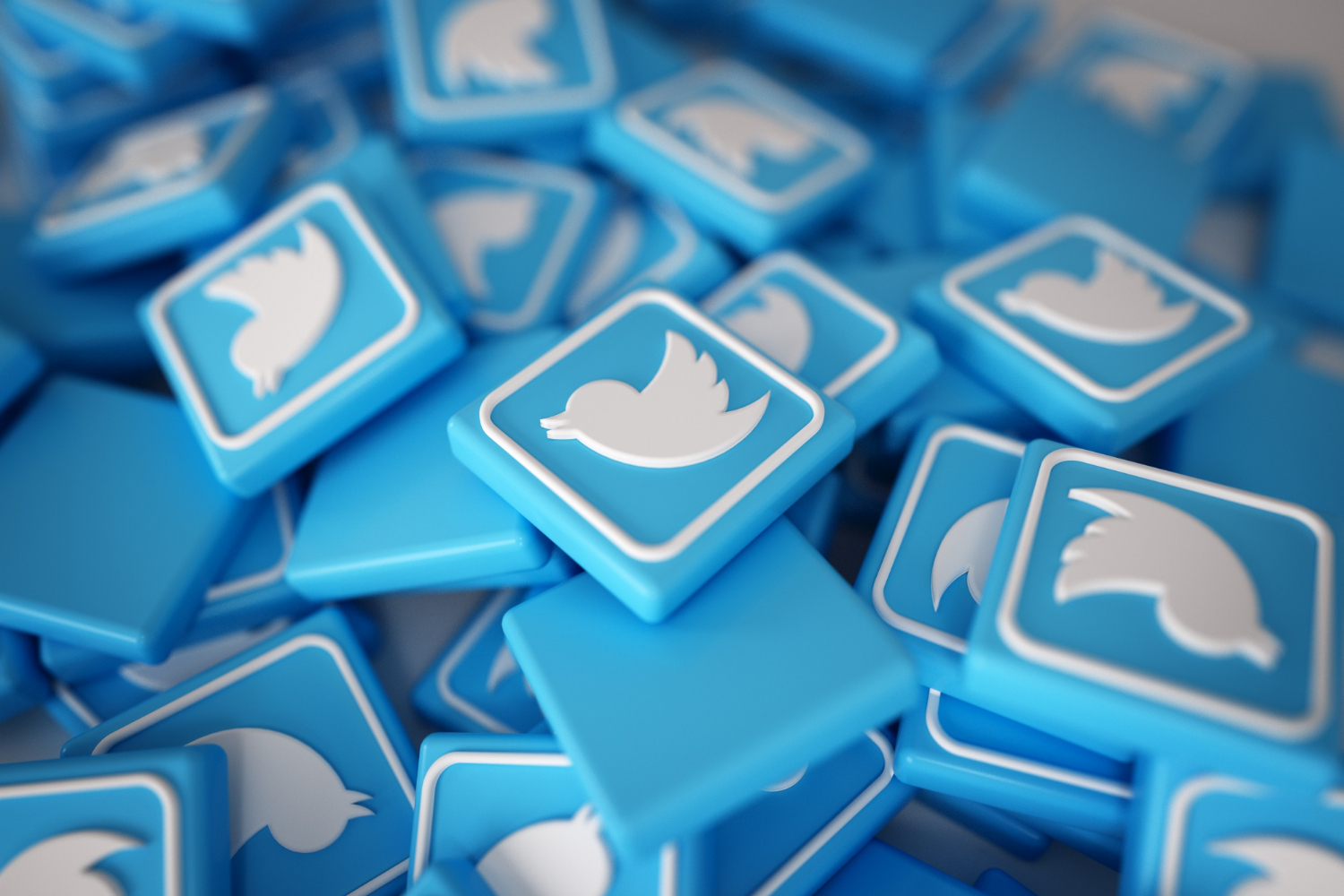 pile-3d-twitter-logos