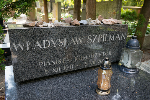 istockphoto-623295456-170667a