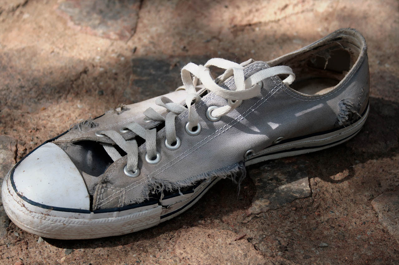 old-sneaker-1307942