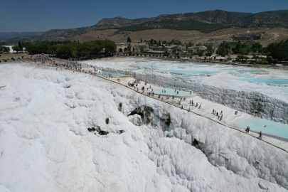 Beyaz cennet Pamukkale ilk 7 ayda 1,2 milyon turisti ağırladı