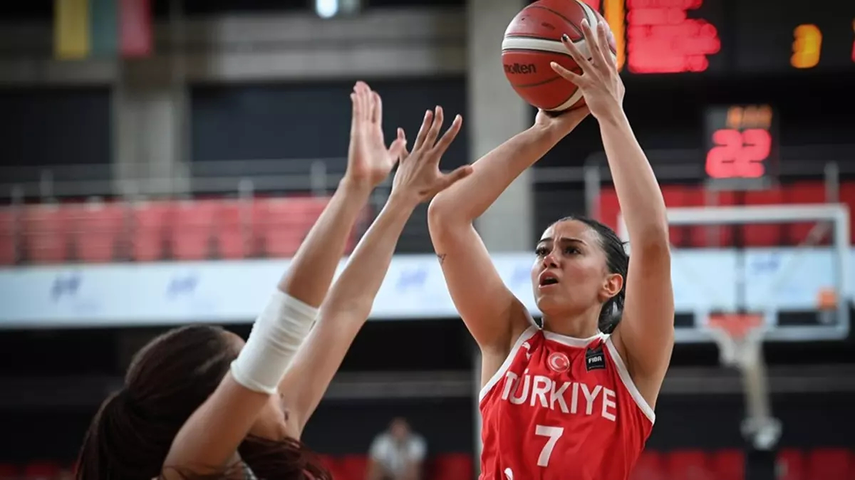 t25_u20-kiz-basketbol-milli-t-932