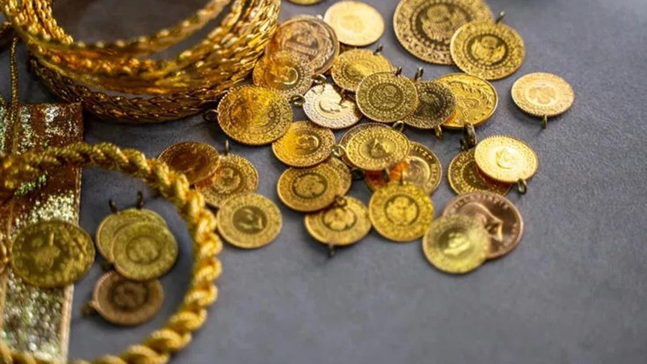 ceyrek-altin-bu-tarihte-1550-tl-olacak-altin-fiyatlari-yeri-yerinden-oynatti-kuyumcular-insanla-doldu-tasti-al-1679391603747