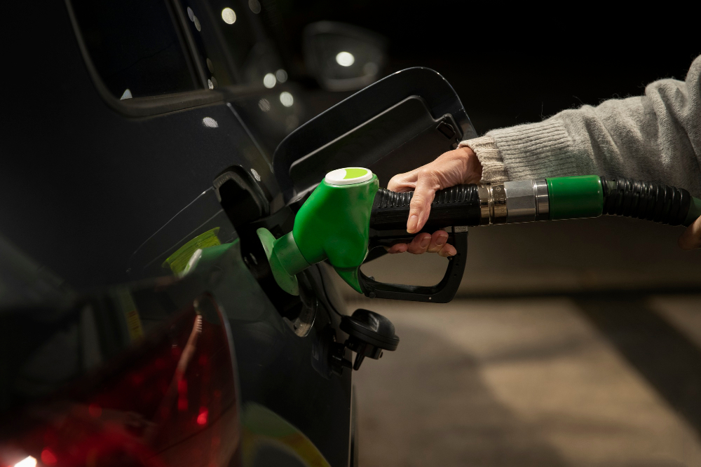 close-up-hand-holding-gas-pump