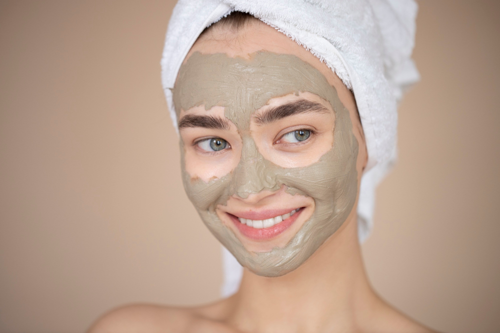 portrait-beautiful-woman-with-beauty-clay-mask-her-face