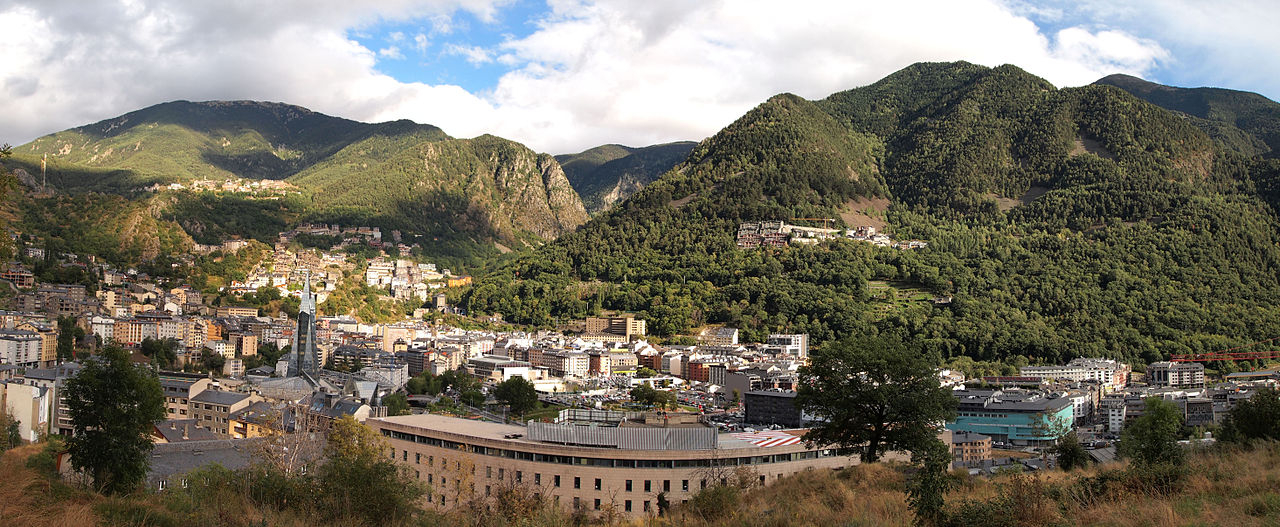 1280px-Andorra_la_Vella_-_view2