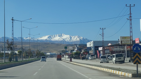 Artos Dağı'nın zirvesi beyaza büründü