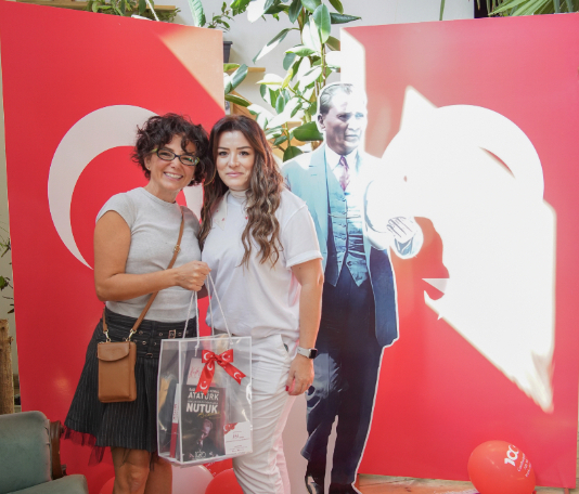 Katılımcılara Nutuk hediye edildi