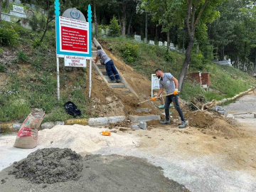 Bozüyük Belediyesi’nden mezarlıkta temizlik ve bakım çalışmaları