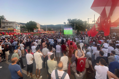 Bursa’da milli heyecan dev ekranda yaşandı